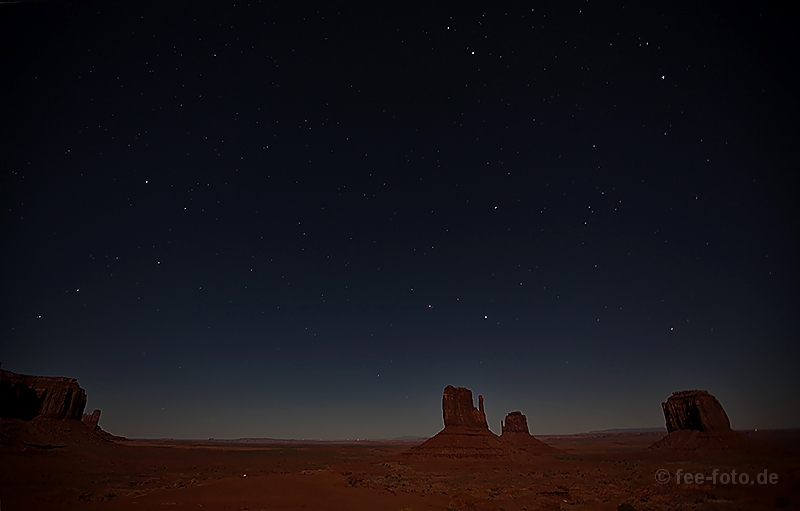 Sternenhimmel über dem Monument Valley